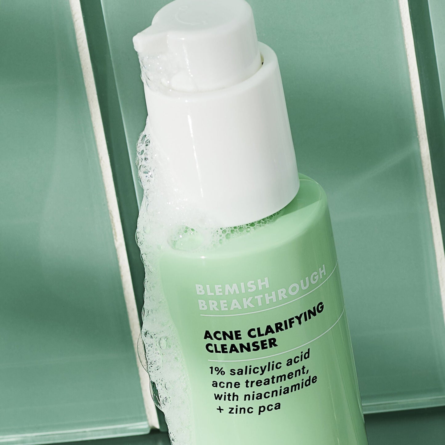 blemish-breakthrough-acne-calming-water-cream-mini-i9 02_021622_SL_BT_Cleanser_Back_Lighter_0129_FStack_FINAL_IGF_V2.jpg