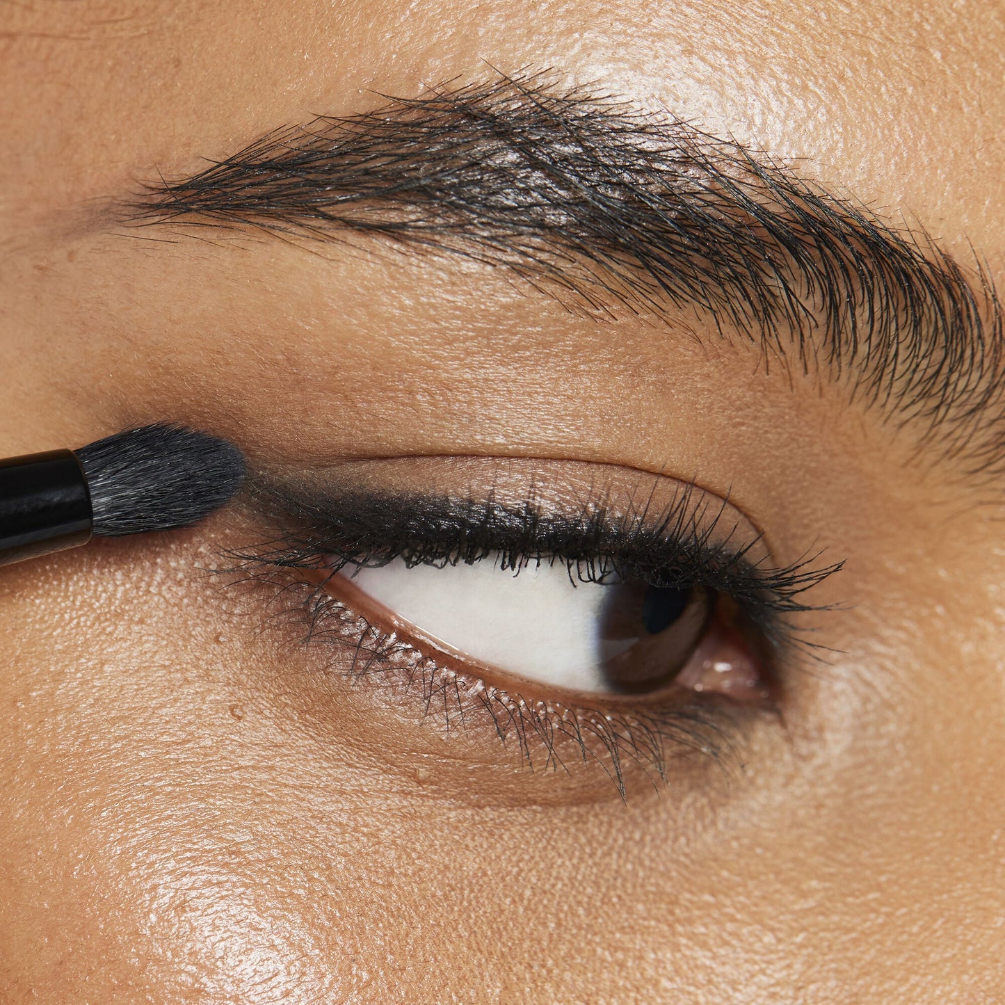 smudge-n-smoke-eyeliner-brush-d0 100824_elf_Shikin_Kohl_App_017_RGB_IGF.jpg