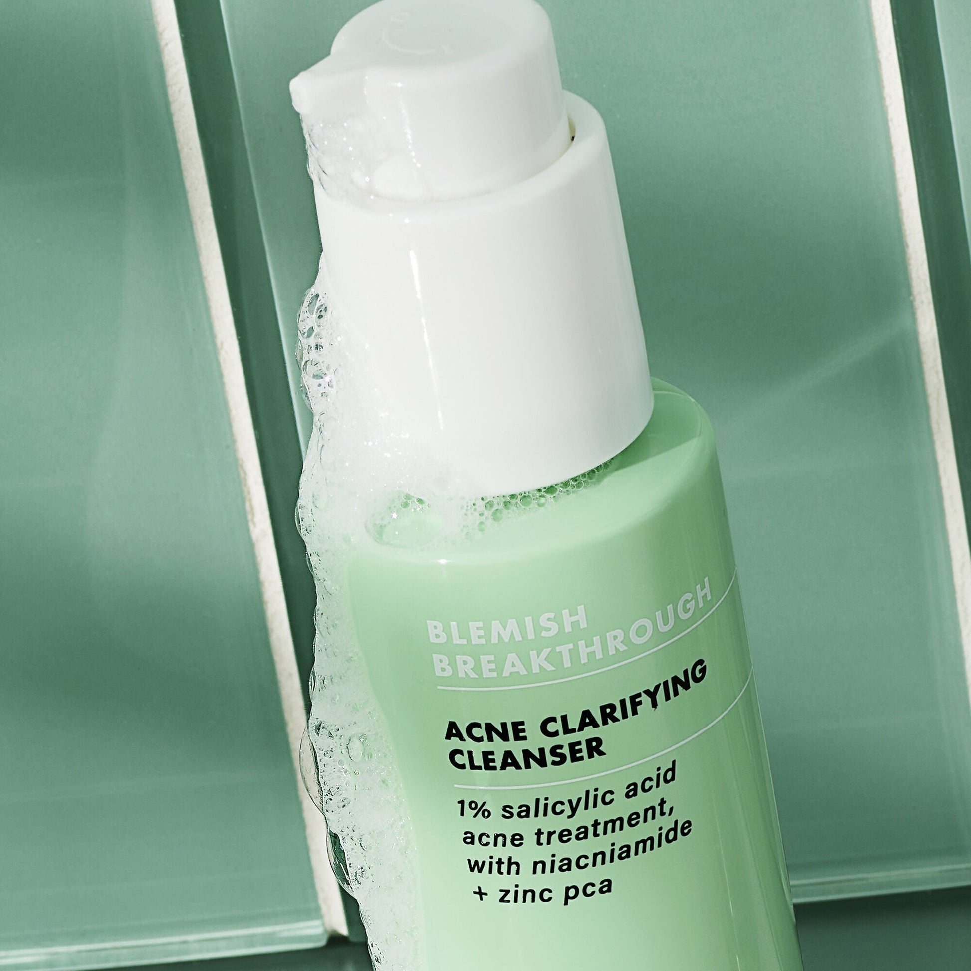 blemish-breakthrough-acne-calming-water-cream-mini-i9 02_021622_SL_BT_Cleanser_Back_Lighter_0129_FStack_FINAL_IGF_V2.jpg
