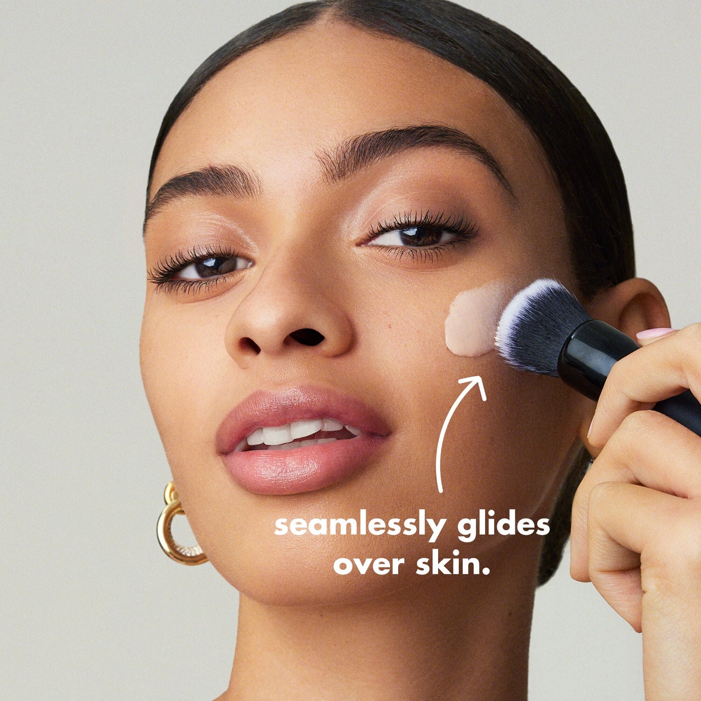 liquid-poreless-putty-primer-q1 0326_EDU_LiquidPorelessPuttyPrimer_Model.jpg