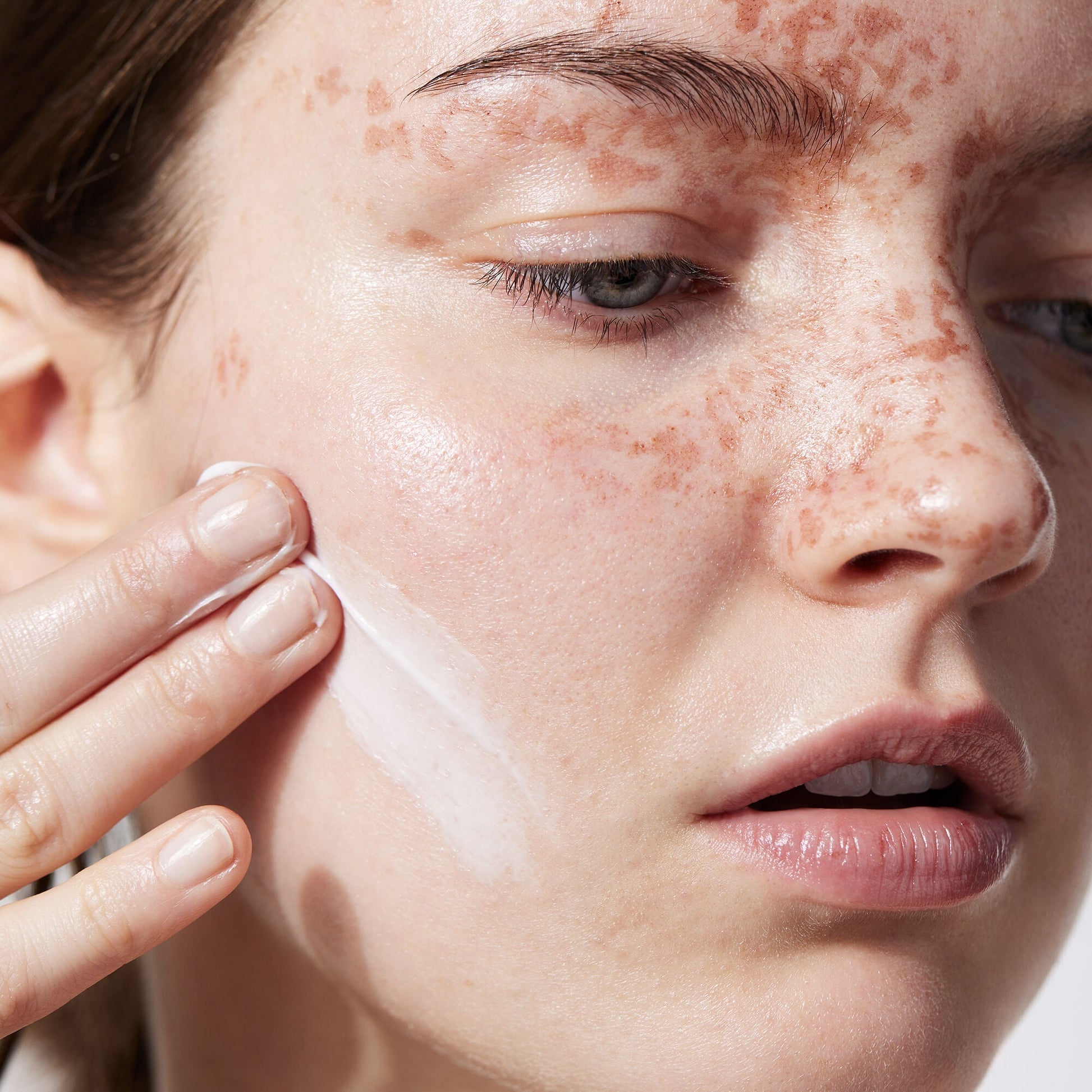 holy-hydration-face-cream-m2 040822_Model_HH-FaceCream_091_RT2-V1_IGF_38740f4c-997d-4161-a3bd-3457855e993f.jpg