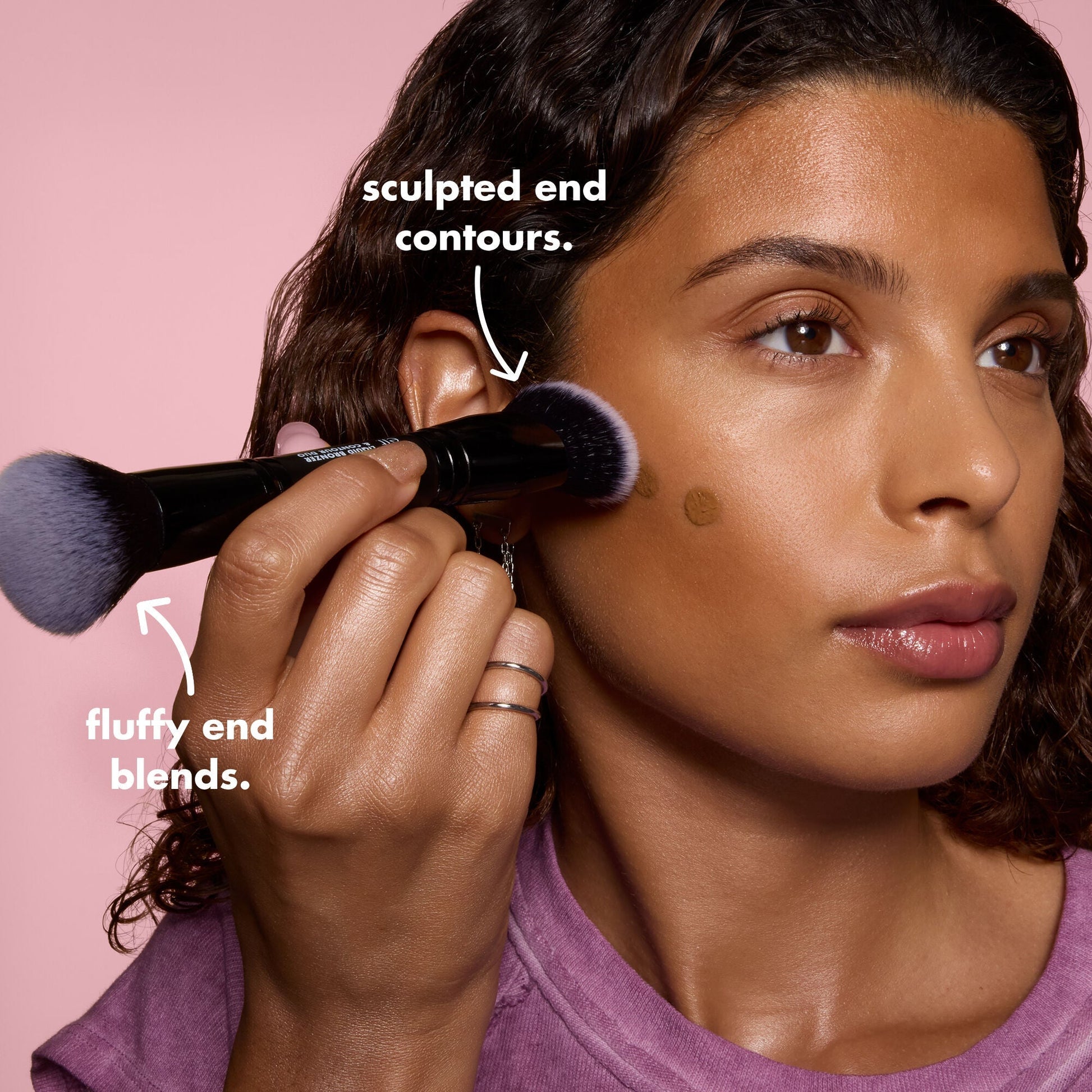 liquid-bronzer-and-contour-duo-brush-w5 0426_EDU_LiquidBronzer_ContourDuoBrush_BenefitModel.jpg