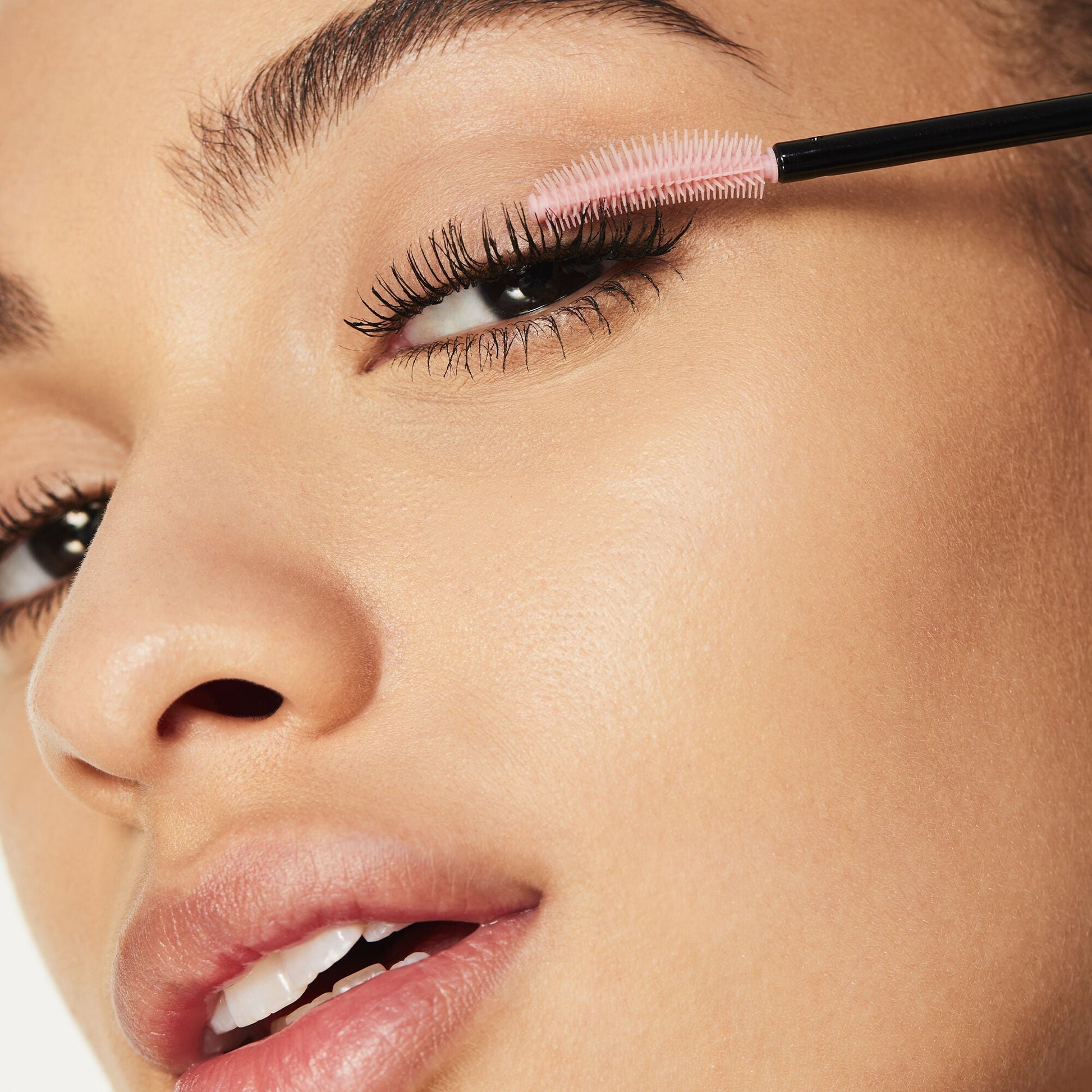 lash-n-roll-mascara-g6 052322_Adriana_LashRoll-After-Black_069_IGF_V2.jpg