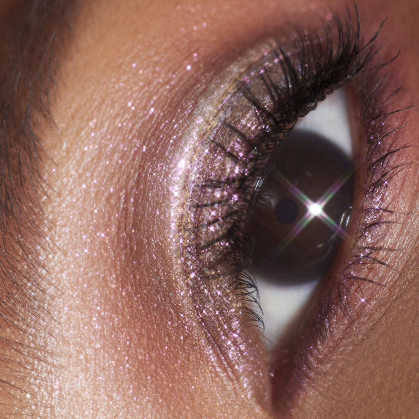 duochrome-liquid-eyeshadow-w8 061223_Chi_SparkPink_0023_FINAL_RGB_IGF.jpg