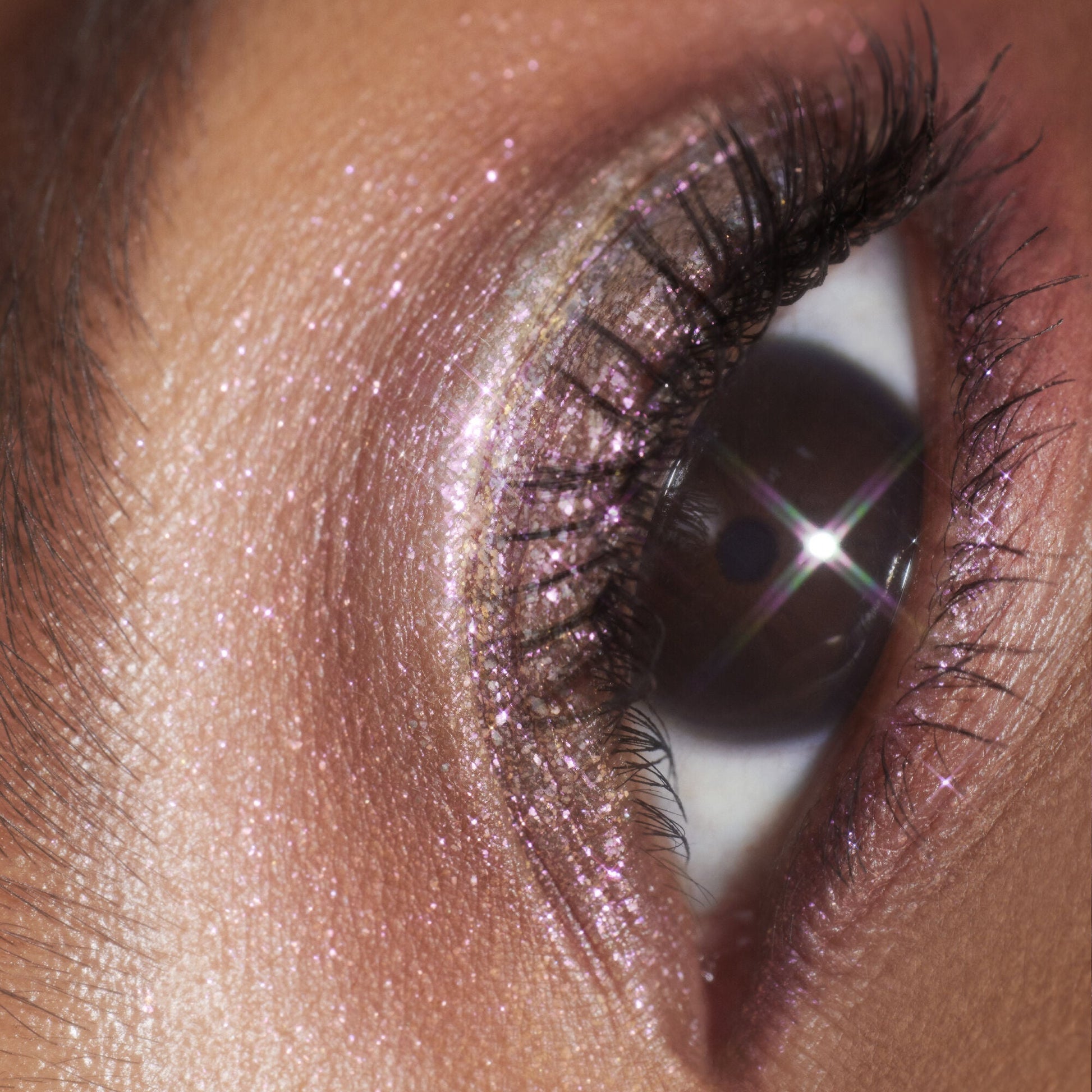 duochrome-liquid-eyeshadow-w8 061223_Chi_SparkPink_0023_FINAL_RGB_IGF.jpg