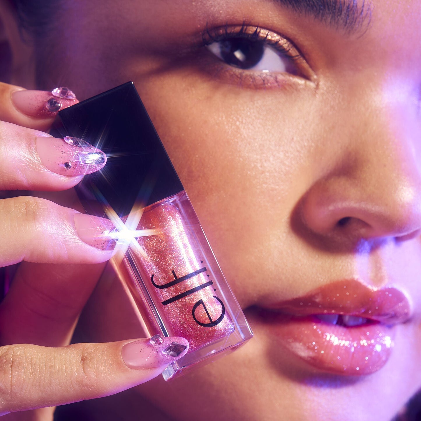 glow-reviver-plumping-lip-oil-p0 072225_Breanna_LipPlump_0391_2000x2000_0613e084-a418-44f9-b40d-c461b7a4b6db.jpg