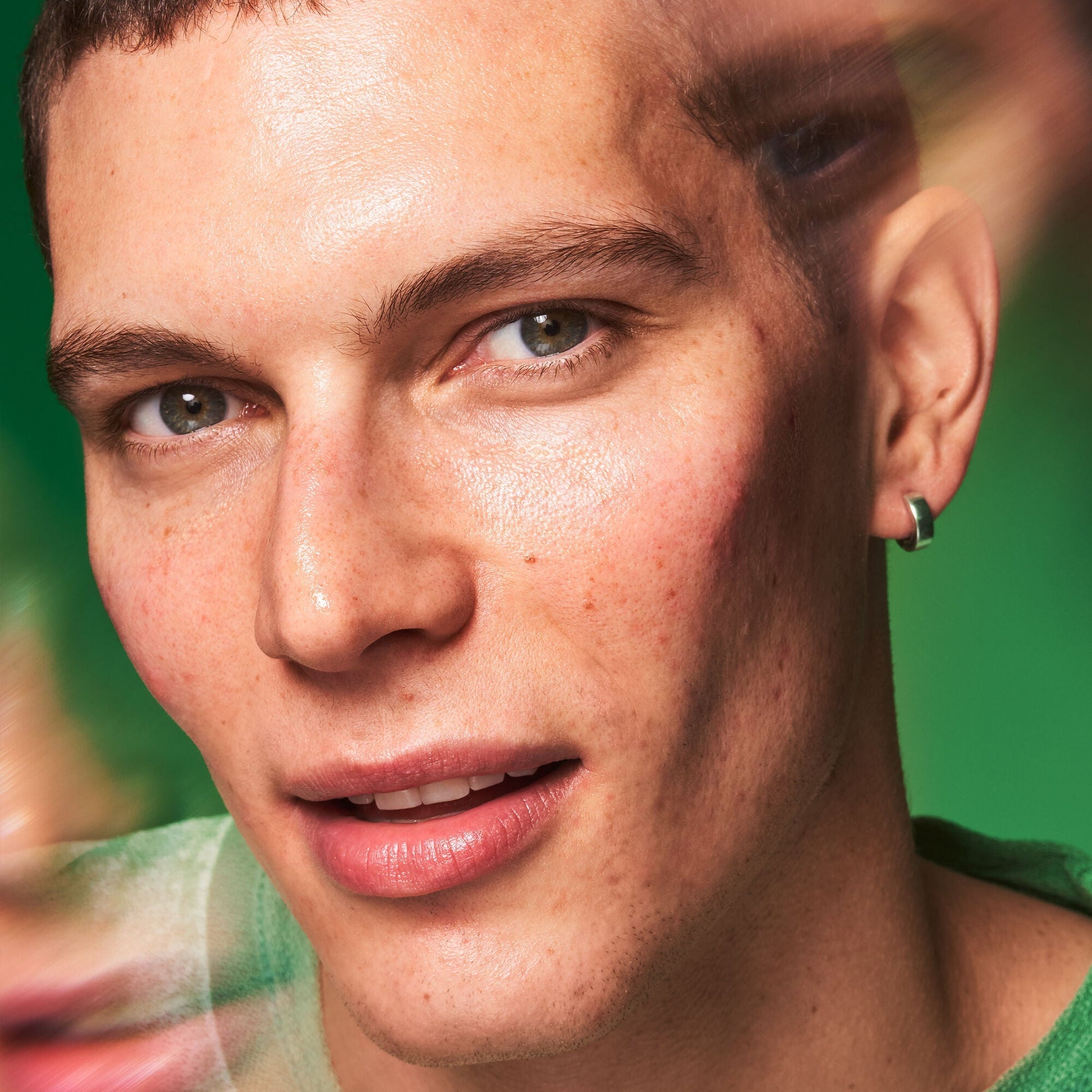 plz-clarify-facial-oil-q6 100924_SKIN_Jean_PlzC_EndLook_0036_v1_RGB_IGF.jpg