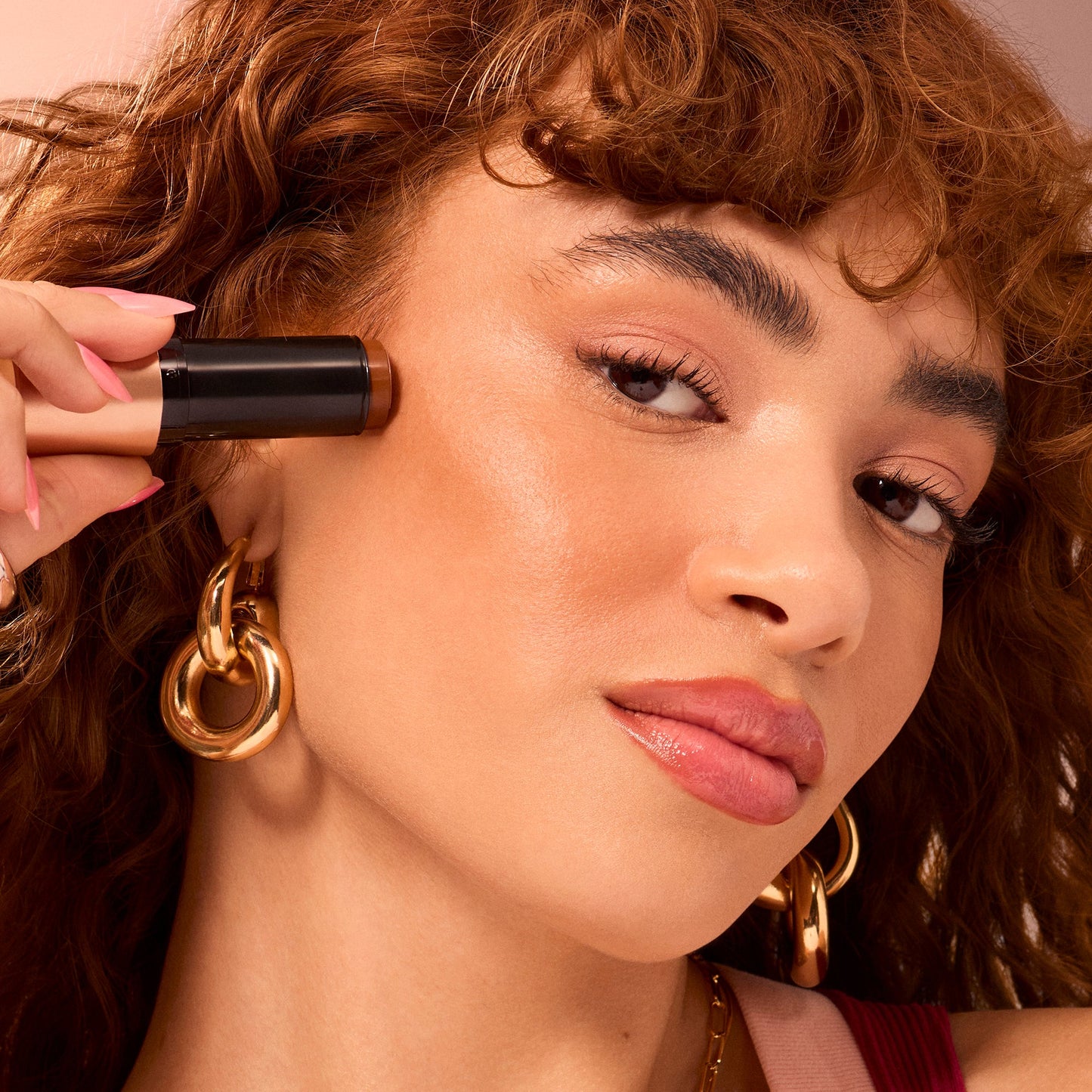 soft-glam-cream-bronzer-p8 102025_Alyssa_SoftGlam_Bronzer-App-2617_w4BQC_IGF_f7596b43-37d2-42a1-ada7-e77863850acf.jpg
