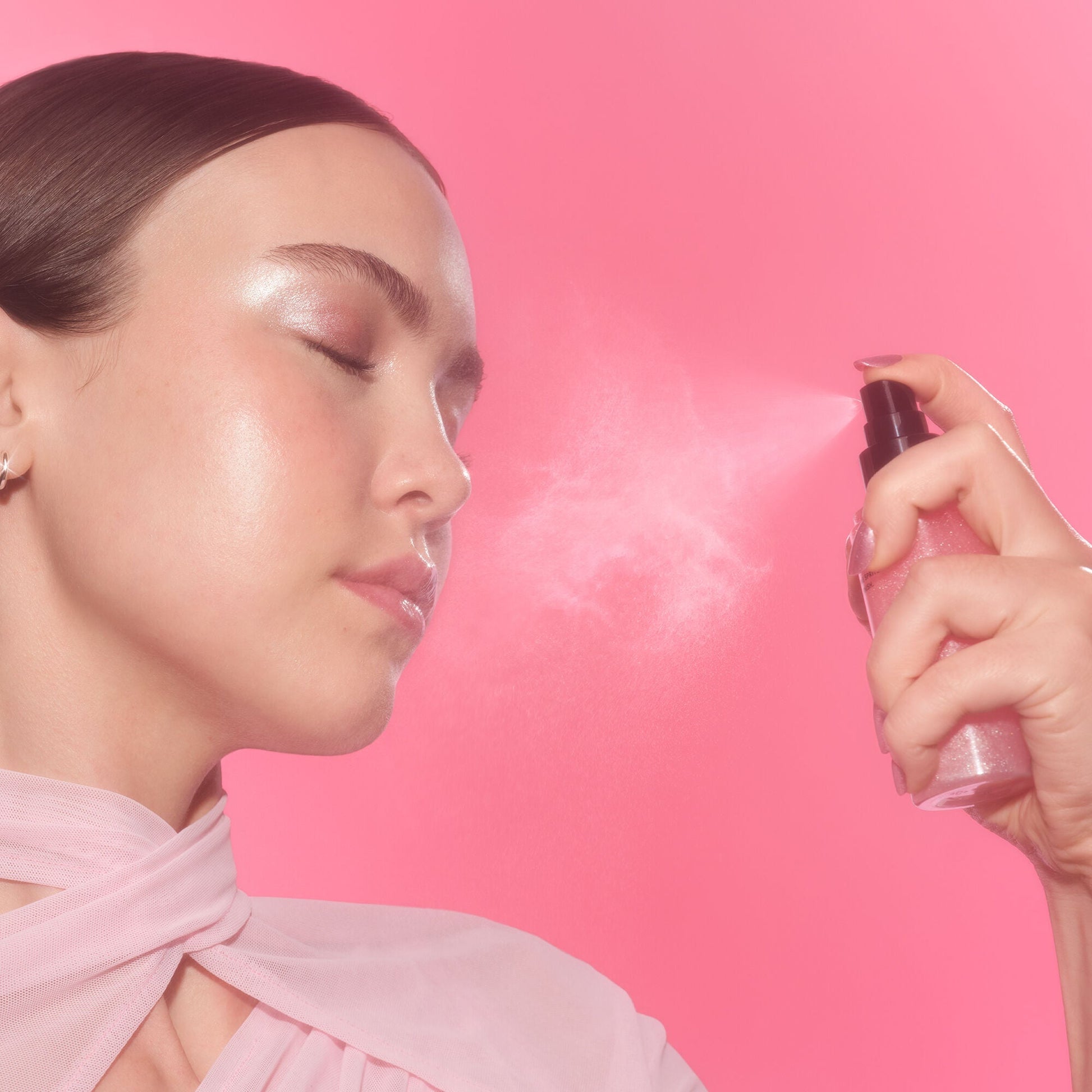 power-grip-rose-setting-spray-v5 102225_Haley_PG_Pink_App_038_v3_RGB_IGF_afa202e0-e395-4ab2-8641-8545bdabb8f6.jpg