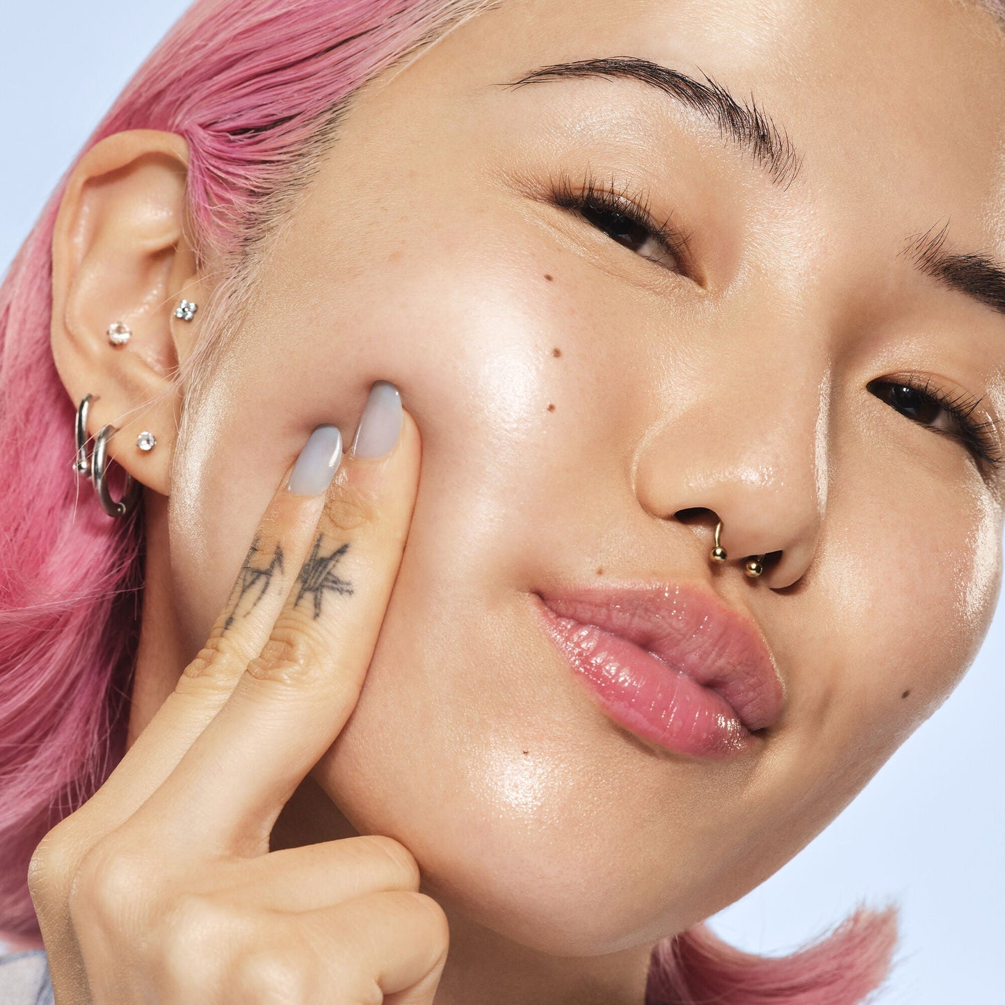 glass-slick-serum-stick-u3 102225_SKIN_Michelle_Editorial_015_w4QC_RGB_IGF_42f2efa3-c76d-440b-9883-58026346f35b.jpg