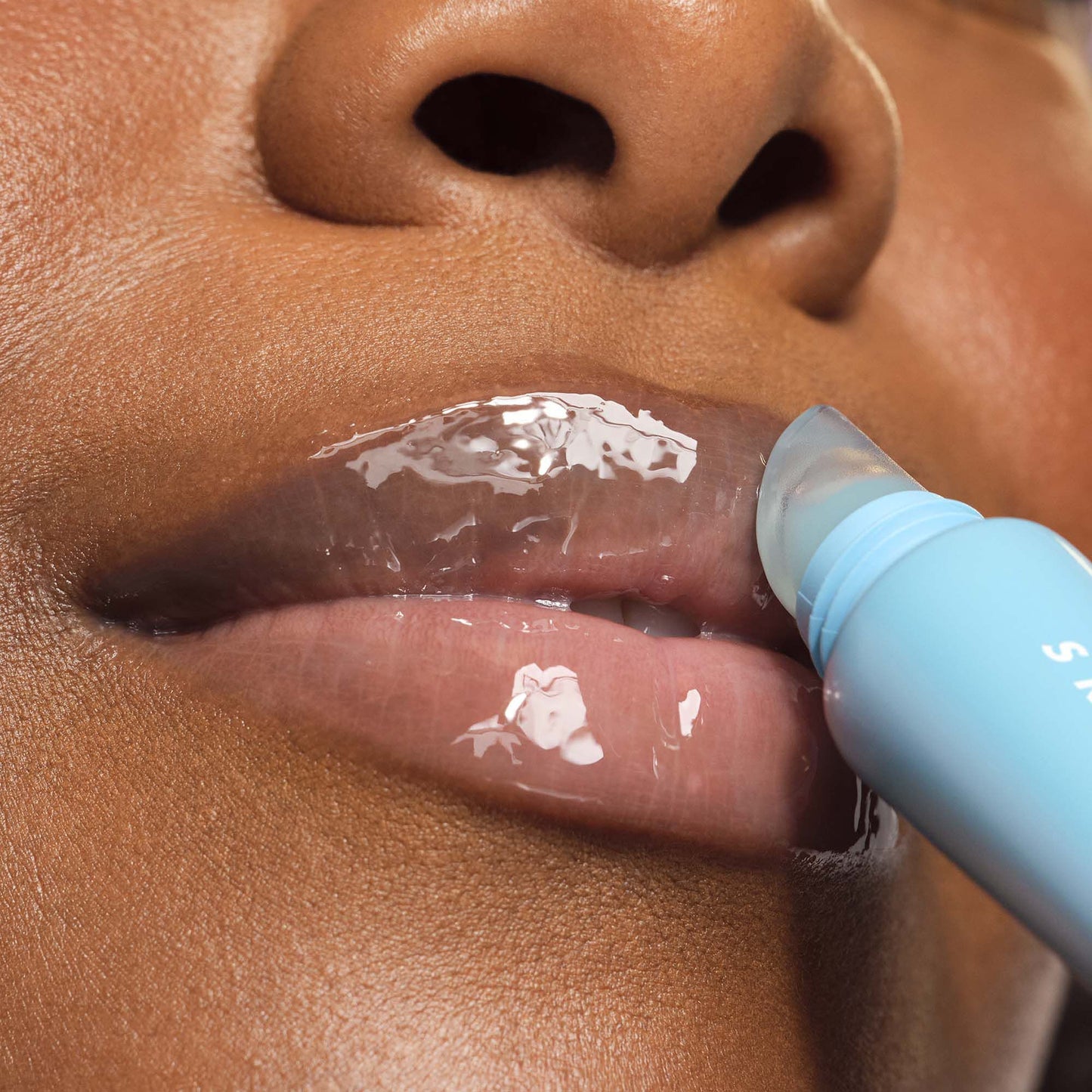 thirst-burst-lip-treatment-t2 57069_SKIN_Enga_Hibiscus_Macro_033_w3QC_RGB_2000x2000_fd68b6a3-ae05-431e-bbc0-31407d9fed44.jpg