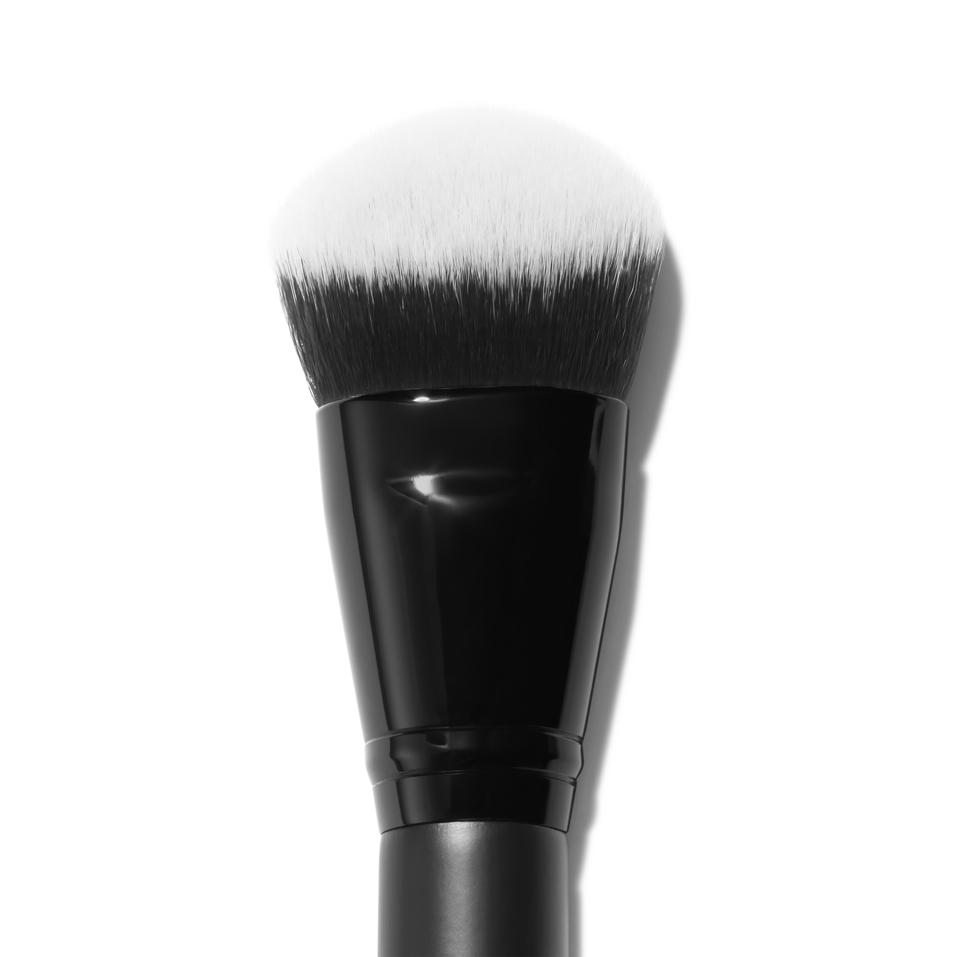 smooth-swipe-foundation-brush-l6 81456_Detail_R.png