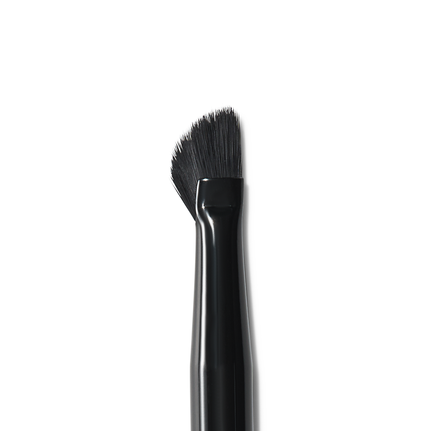 wing-it-liner-brush-e1 84091_MACRO_R.png