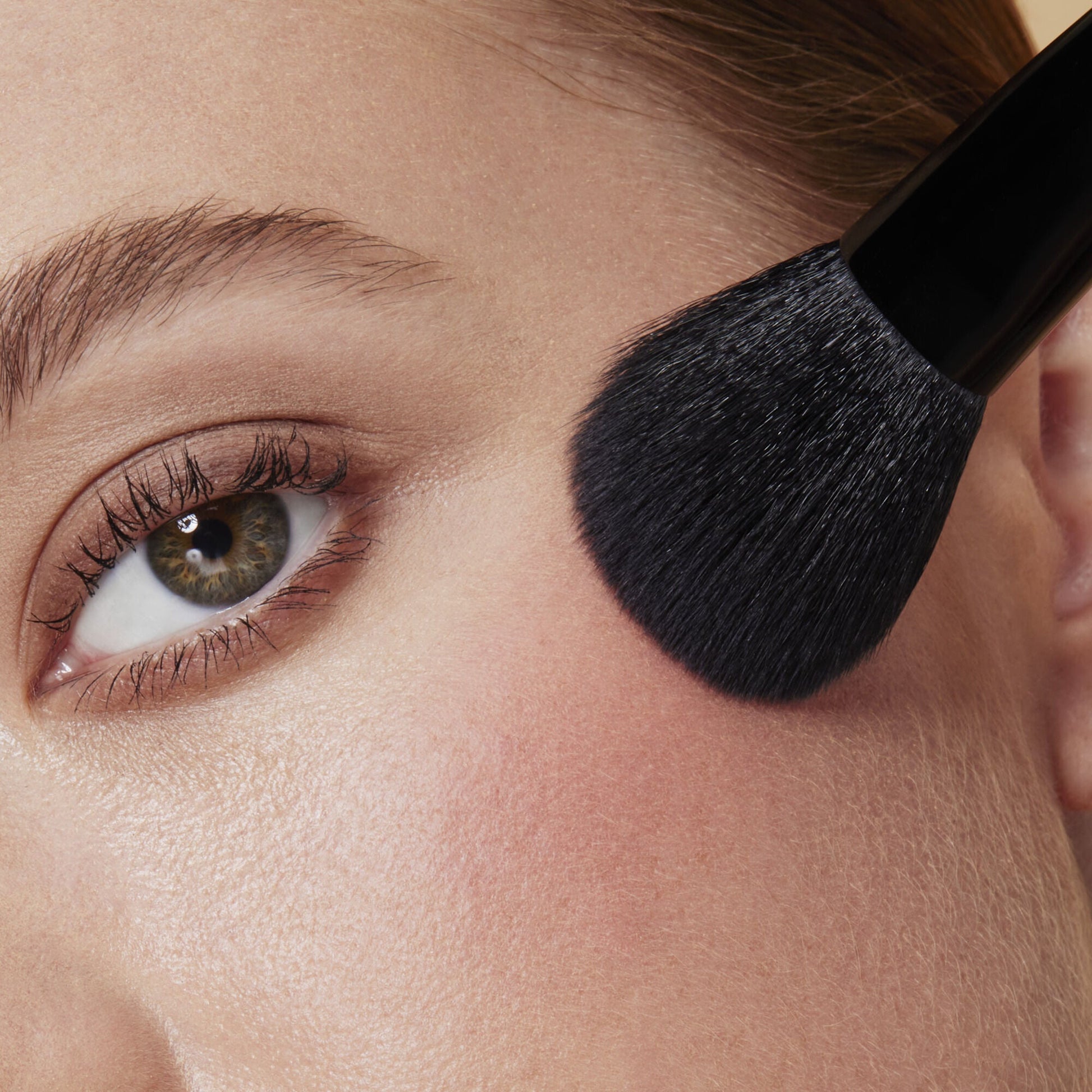 full-face-and-eye-makeup-brush-set-with-travel-case-m3 84674_FULL_FACE_EYE_BRUSH_SET_BLUSH_BRUSH_CARI_0086.jpg