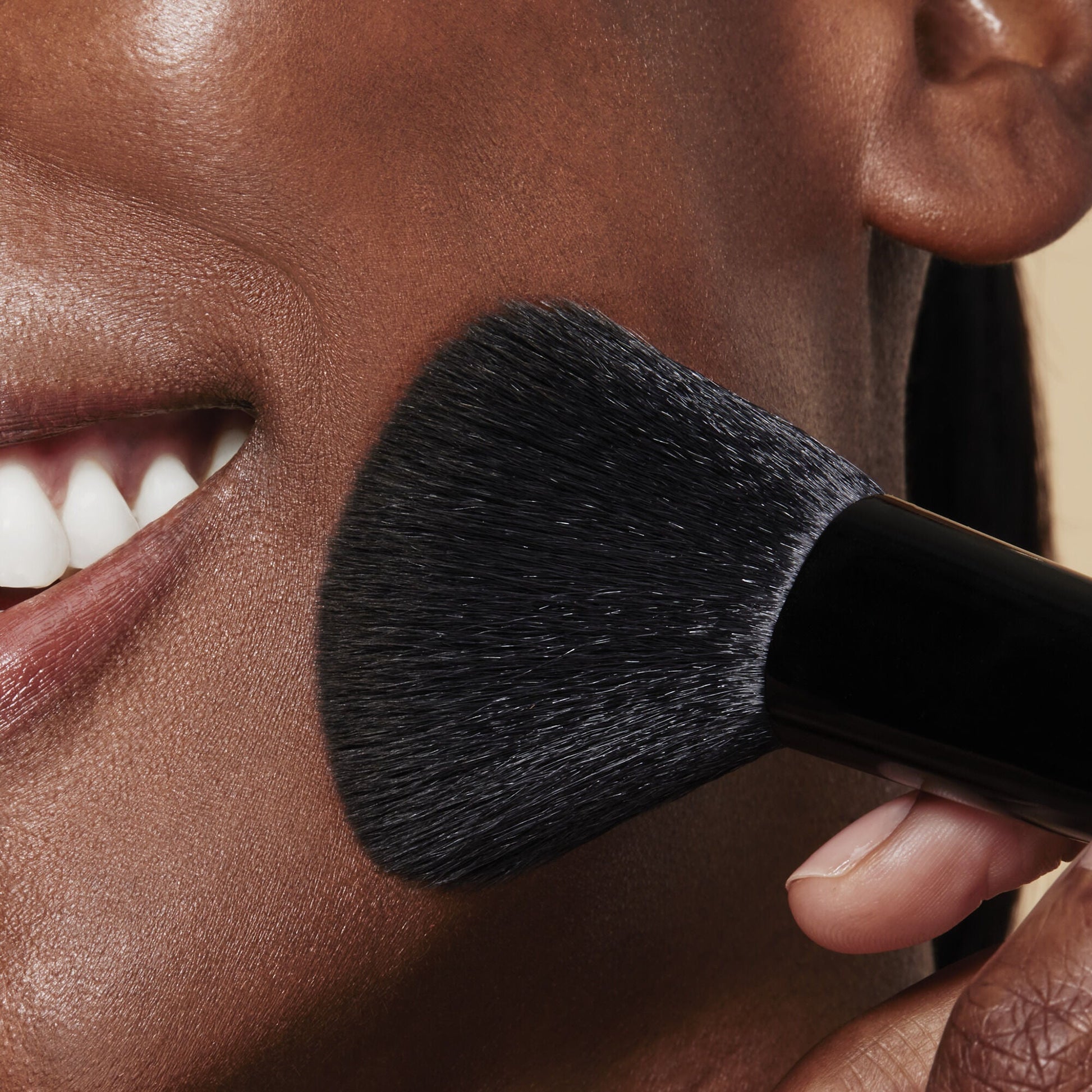 full-face-and-eye-makeup-brush-set-with-travel-case-m3 84674_FULL_FACE_EYE_BRUSH_SET_POWDER_BRUSH_DJ_0118.jpg