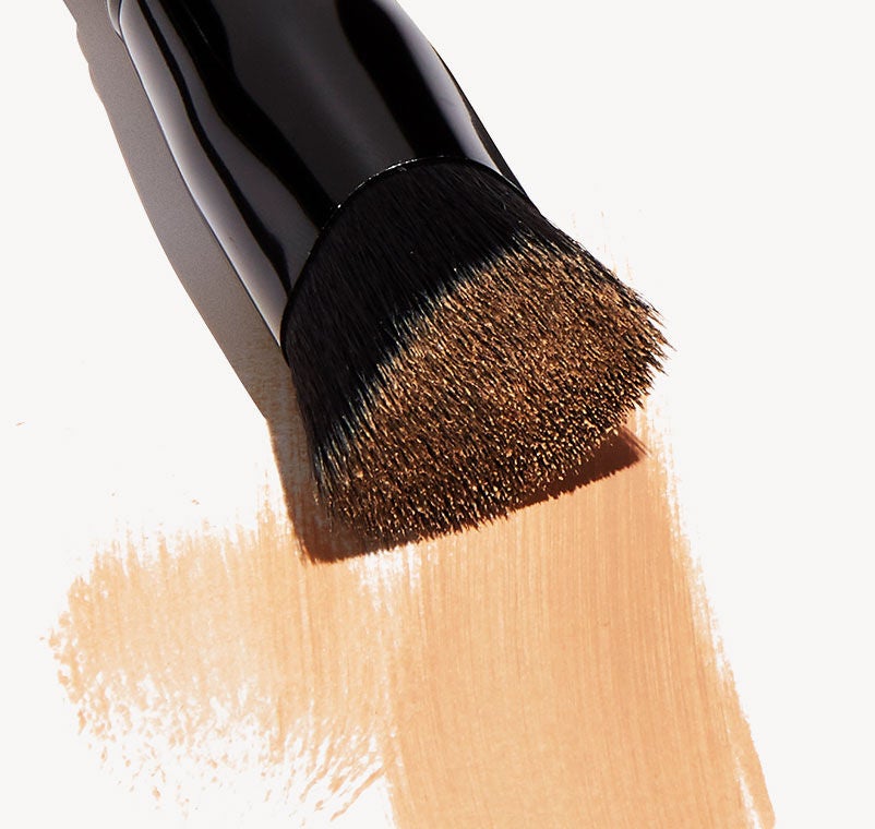 triangular-buffing-foundation-brush-b0 shot.jpg